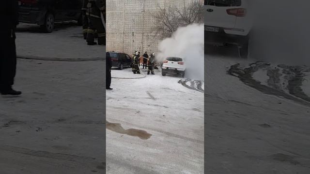 Пожар!!! Горит машина KIA Sportage в сатпаеве смотреть онлайн