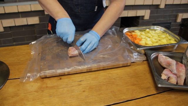 Уха в казане. Простой и вкусный рецепт классической ухи на костре (плите). Стоит попробовать с нами смотреть онлайн