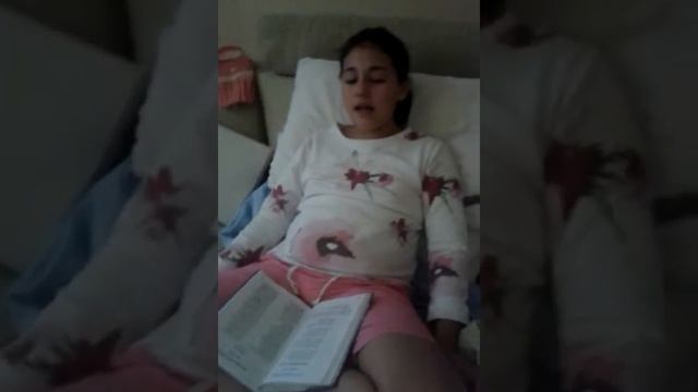 Внучка Фулья Катерина учит Колыбельную песню А.Н.Майкова (5 класс). смотреть онлайн