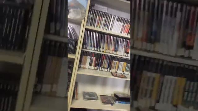 Local vintage game shop plays dummy fight from undertale and I make a super funny and witty remark смотреть онлайн