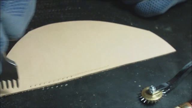 Седельный шов для кожи вручную. Как и чем сделать. Разметчики и методы. Работа с кожей. смотреть онлайн