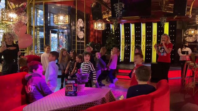 ДЕНЬ РОЖДЕНИЯ ПОДРУЖКИ! TikTok вечеринка! смотреть онлайн