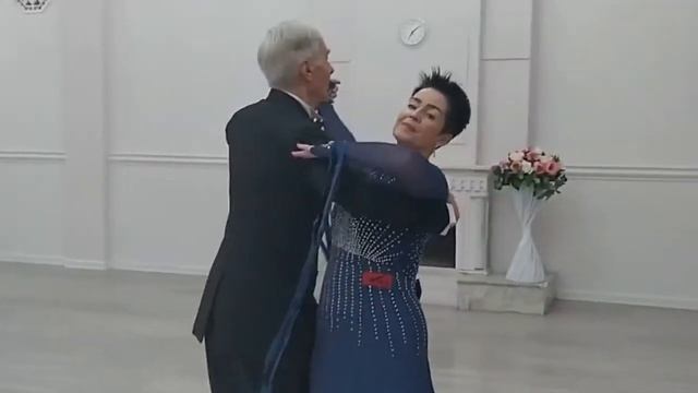 Народный ансамбль спортивного бального танца «Сеньоры» (руководитель Егорова Т.В.) смотреть онлайн
