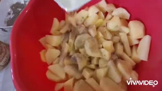 Рёбрышки свиные с картошкой, запечённые в духовке. смотреть онлайн