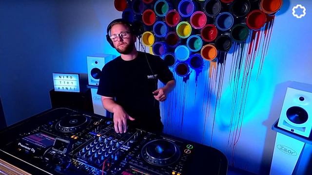 NIRO- TWISTED TUNEZ RADIO EP1 смотреть онлайн