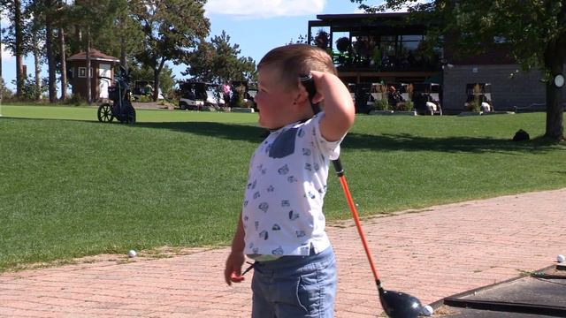 Toddler from Sudbury wins international golf swing competition смотреть онлайн