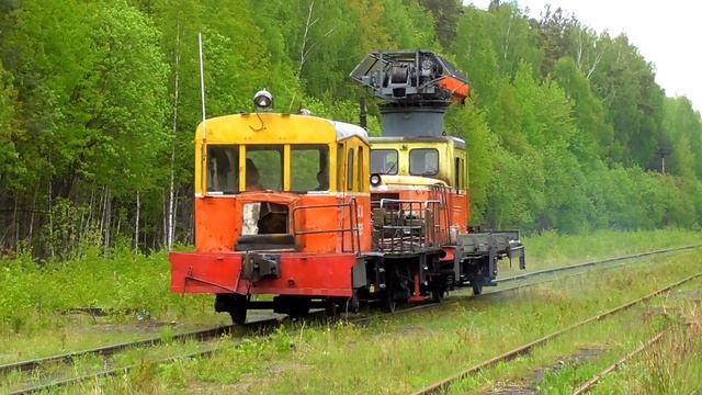 Две дрезины ДМм-1535 и ДГку-3155 следуют через станцию Садовая смотреть онлайн