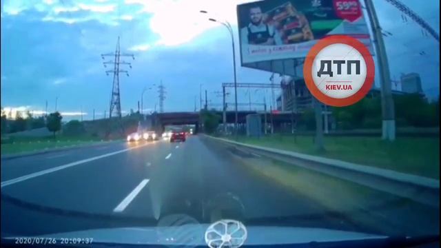 Киев. Типичные дороги после кап ремонта. Гринченка. Бмв побил диск бампер и обвес. У меня диск согн смотреть онлайн