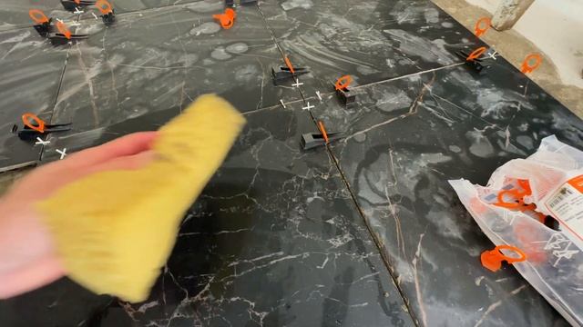 Как положить керамогранит на пол не имея опыта ?Укладка керамогранита на теплый пол! смотреть онлайн