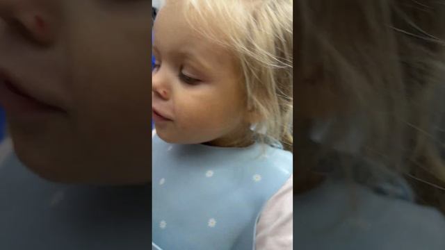 Что это? Наоми с Дэвидом смотрят, как бабушка готовит смотреть онлайн