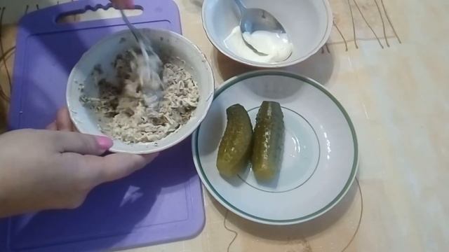 БУТЕРБРОДЫ СО ШПРОТАМИ НЕОБЫЧНЫЕ , очень вкусная закуска смотреть онлайн