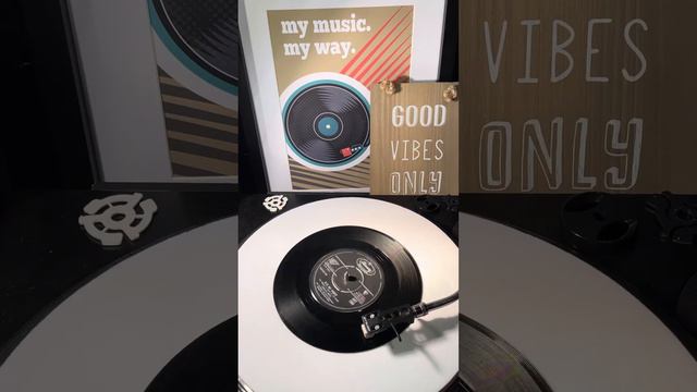 Lesley Gore - It’s My Party ( Vinyl 45 ) From 1963 .