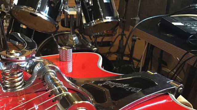 Sunday morning blues jam on Gretch Bo Diddely Thunderbird guitar смотреть онлайн