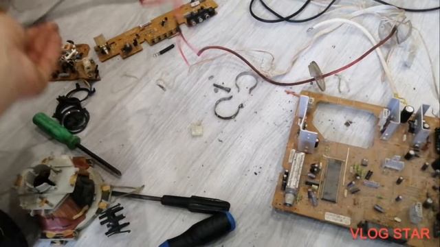 разбор телевизора HORIZONT CRYSTAL. добываю медь и радиодетали смотреть онлайн