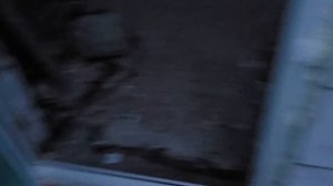 как снять заглушку с петли пластиковой двери