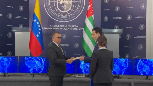 Посол Боливарианской Республики Венесуэла в России находится в Абхазии смотреть онлайн