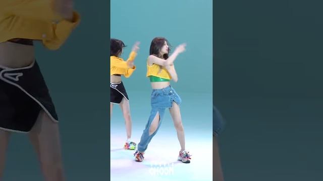 [UNFILTERED CAM] ITZY YEJI(예지) 'SNEAKERS' 4K | BE ORIGINAL смотреть онлайн