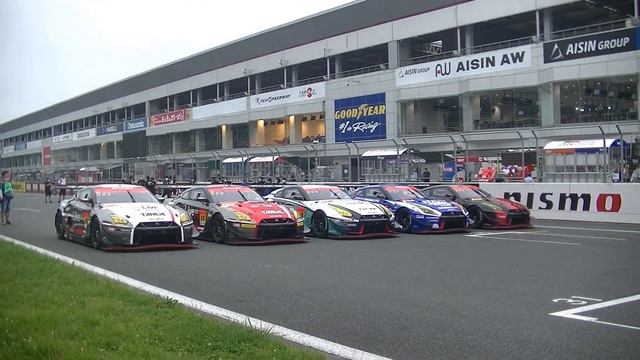 【SUPER GT】NISSAN GT-R NISMO GT3の集合写真を撮ってみた！ смотреть онлайн