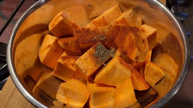 Утка фаршированная бататом и запеченная в духовке / Утка в духовке / Как приготовить утку смотреть онлайн