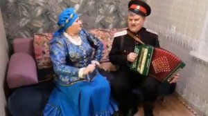 Под окном широким вишня белоснежная цветёт.