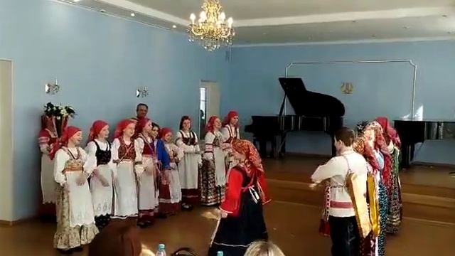 Собиралися ребята вдоль по улице гулять. Хороводная песня Сибири смотреть онлайн