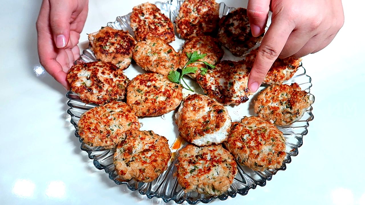 Очень вкусные КУРИНЫЕ ОЛАДЬИ. Будет очень нежно и вкусно! смотреть онлайн