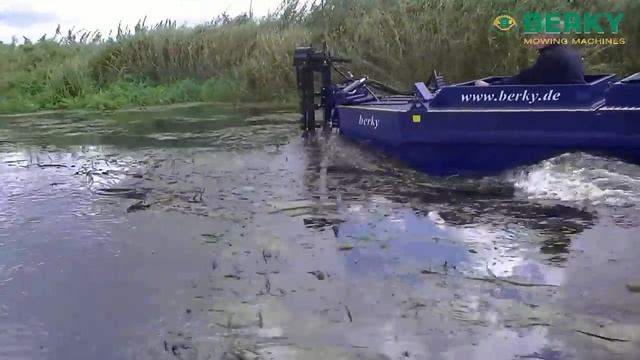 Катер с косилкой для очистки водоема от водорослей BERKY 6410 смотреть онлайн