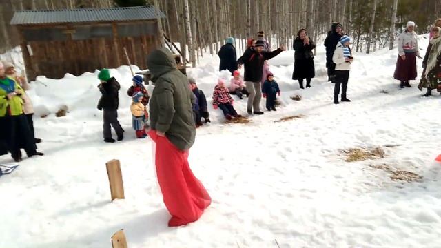 Родовое поселение Радужное - бег в мешках на Масленице 2019 смотреть онлайн