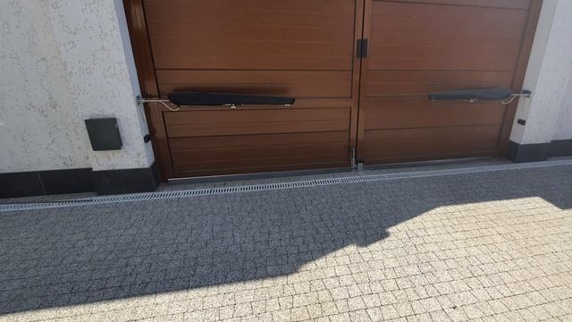 Благоустройство двора. Наш объект. Укладка тротуарной плитки. Компания Благострой. смотреть онлайн