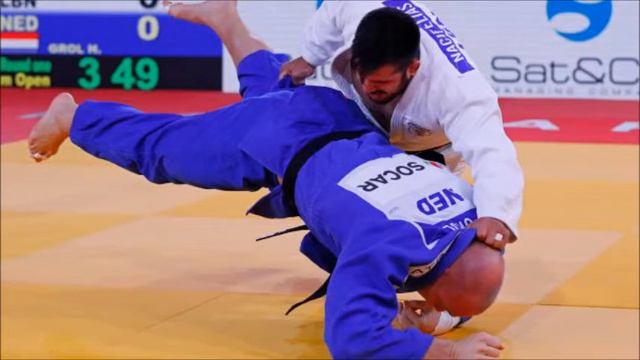 Henk Grol loopt bij eerste toernooi sinds Olympische Spelen gescheurde knieband op смотреть онлайн