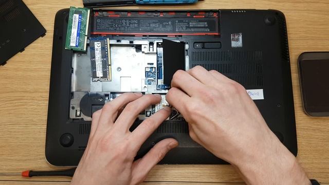 HP Envy 15 remove hard drive, bios battery and reset clocks by defusing motherboard смотреть онлайн