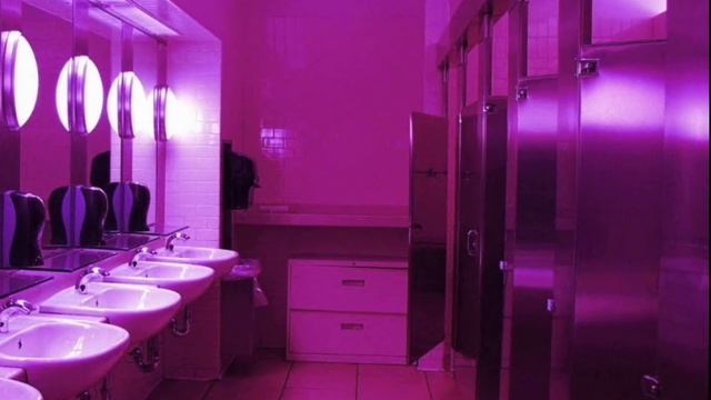 "Чего только не встретишь в туалете ночью" - короткая история из жизни... смотреть онлайн