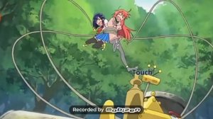 Смотрю как щекочат двух девочек