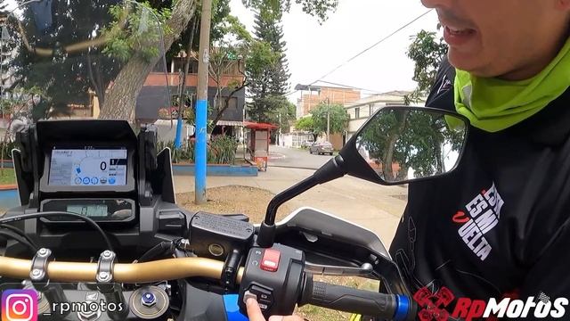 Manejo Africa twin 1100 Full, No tiene Cambios Automática? De locos Con Cabra ? смотреть онлайн