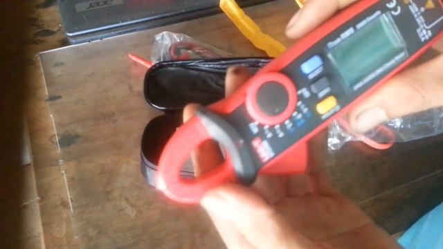UNI T UT210D Digital Clamp Meters AC DC Current Voltage True RMS Auto Range VFC Capacitance Non Con смотреть онлайн