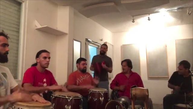 Clase Rumba 101 con Beto Torrens (Guaguancó / Makuta) смотреть онлайн