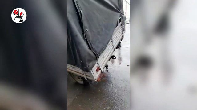 УАЗик запарковался на капоте "Фокуса" смотреть онлайн