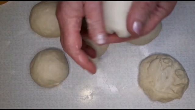 Вкусные мини-пиццы в духовке, готовим по простому рецепту. смотреть онлайн