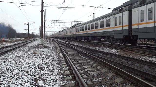 ЭД4М-0491 с приветливой бригадой следует по станции Бекасово-I смотреть онлайн