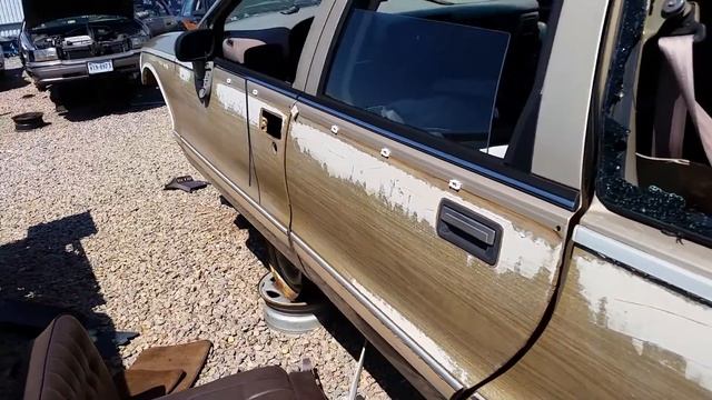1994 Chevy Caprice wagon at Pop's Pick And Pay junkyard in Mechanicsville, VA смотреть онлайн