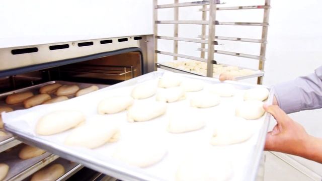 Электрическая конвекционная печь Miratek BML-4: печем пирожки, круассаны, багеты, эклеры, пироги смотреть онлайн