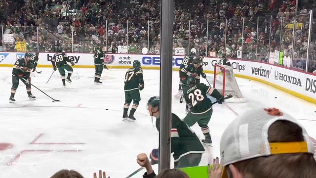 Kaprizov's Playoff Warmup 😎🏒 (Капризов готовится к плей-офф) смотреть онлайн