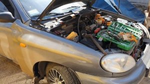 Почему течет вода под коврик ланос