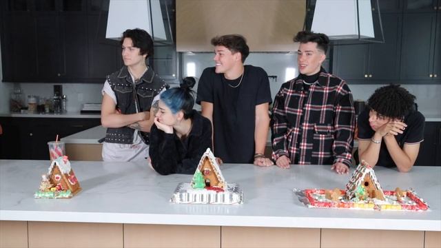 Gingerbread House Competition Ft. My Best Friends смотреть онлайн