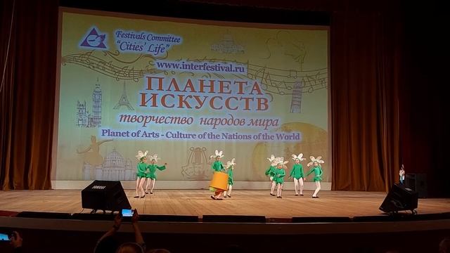 СОШ 362, Ансамбль "Ручеёк", 7-8 лет, "Ах, эти flowers" смотреть онлайн