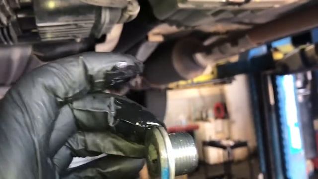 How To Replace The Rear Differential Fluid On A 2002-2006 AWD Honda CR-V смотреть онлайн