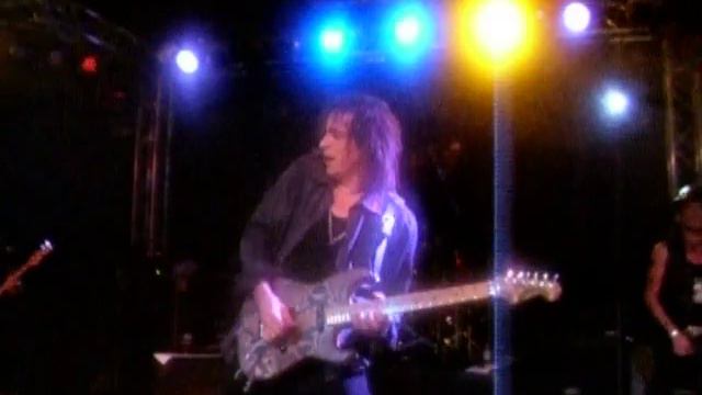 Ratt - Round And Round (Live In London 04/06/08)
