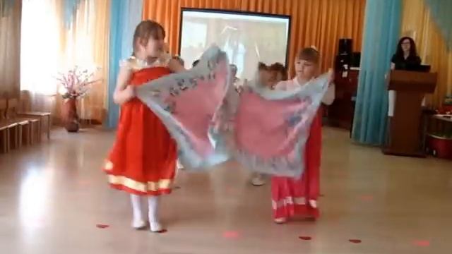 Танец с платками, старшая и подгот.группы МДОУ№41 г.Сочи, муз.рук.Ивлева К.Н. смотреть онлайн