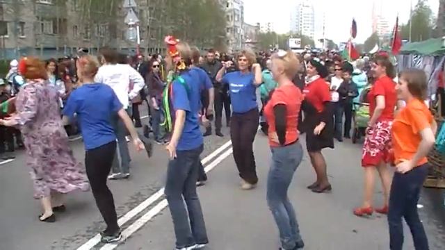 Украинский танец "МАНГО"))на празднике Дружбы Народов смотреть онлайн