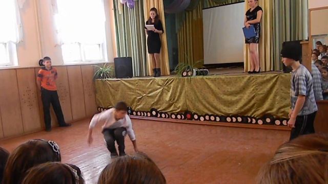 Ржака...школьный брэйк,10 лет учились,чтоб так обложатся смотреть онлайн